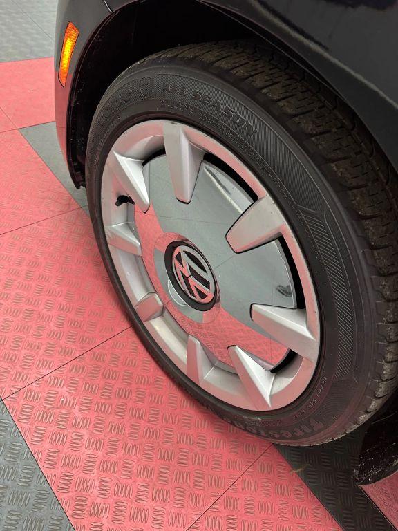 Volkswagen Beetle - Thumbnail 5