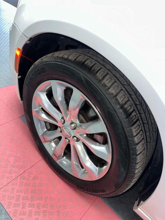 Chrysler 300 - Thumbnail 3