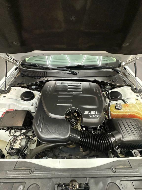 Chrysler 300 - Thumbnail 2