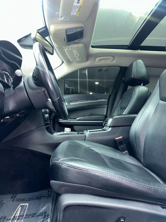 Chrysler 300 - Thumbnail 17