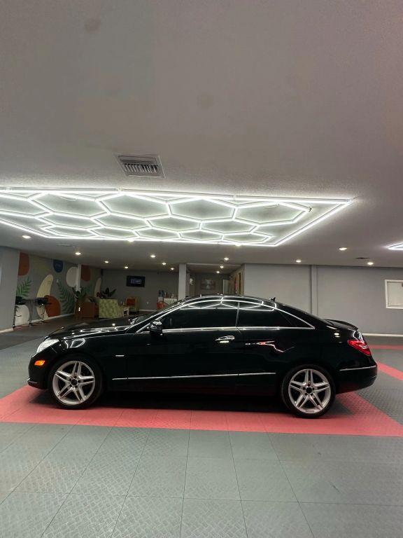 Mercedes-Benz E-Class - Thumbnail 9