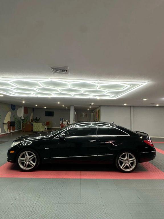 Mercedes-Benz E-Class - Thumbnail 9