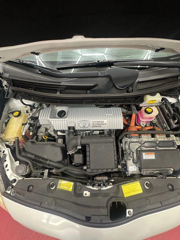 Toyota Prius - Thumbnail 5
