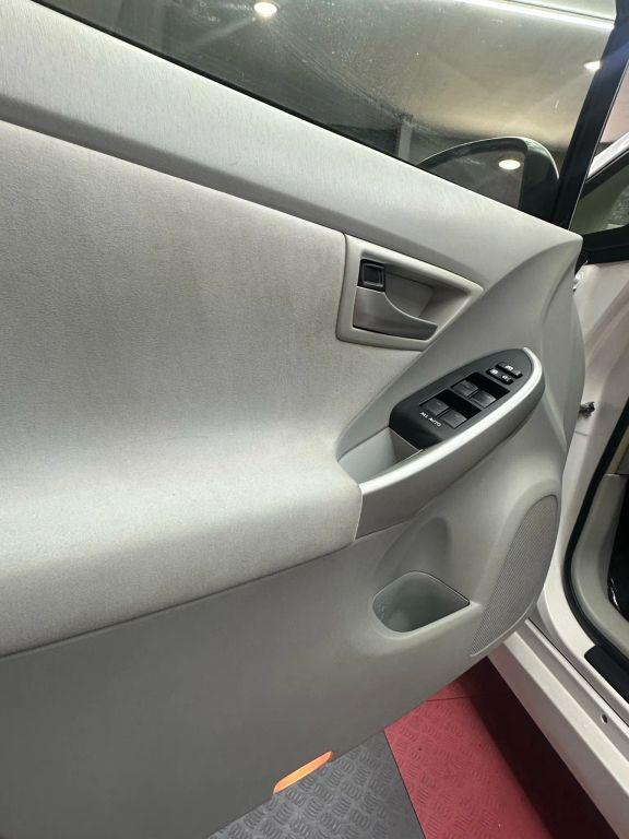 Toyota Prius - Thumbnail 15