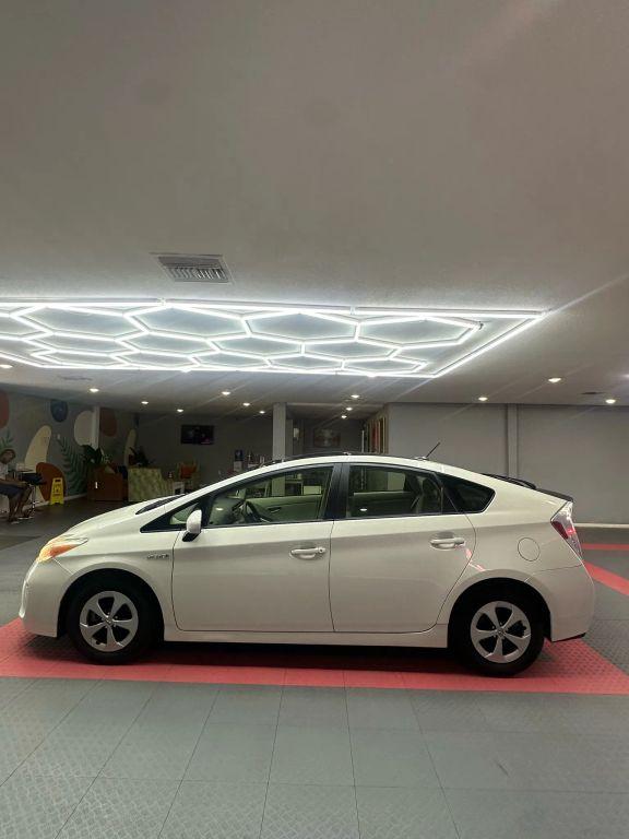 Toyota Prius - Thumbnail 9