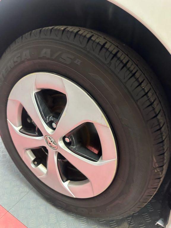 Toyota Prius - Thumbnail 6