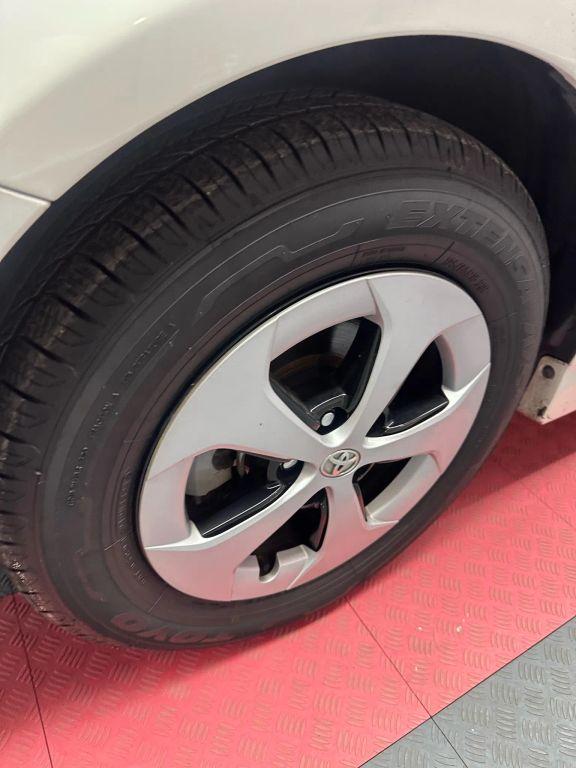 Toyota Prius - Thumbnail 4