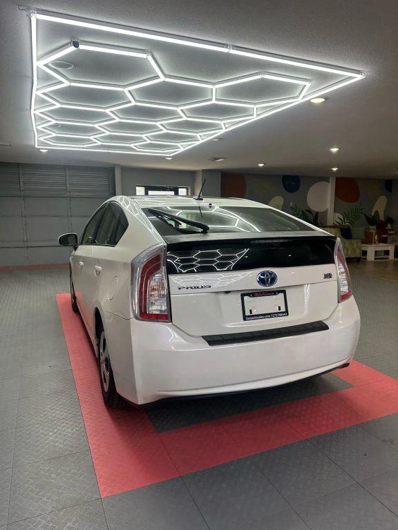 Toyota Prius - Thumbnail 10