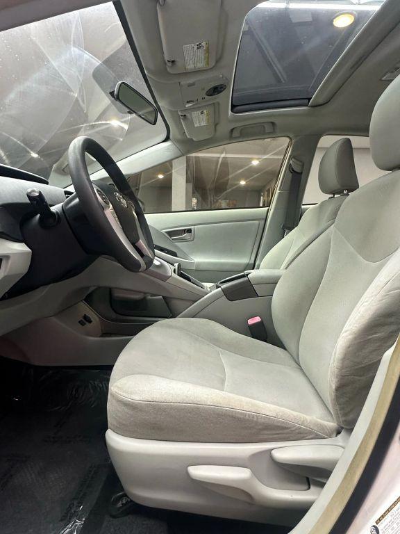 Toyota Prius - Thumbnail 16