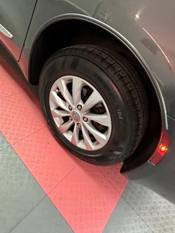 Chrysler Pacifica - Thumbnail 5