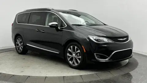 Chrysler Pacifica Limited - Thumbnail 4