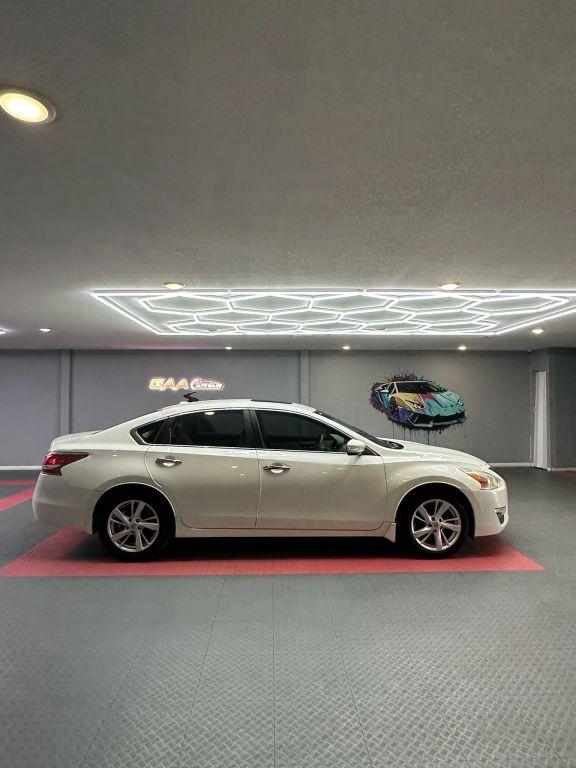 Nissan Altima - Thumbnail 13