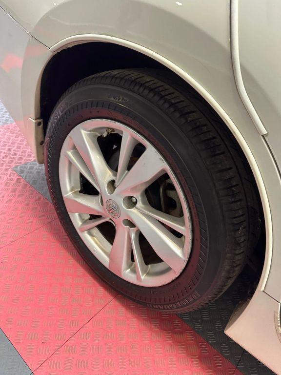 Nissan Altima - Thumbnail 6