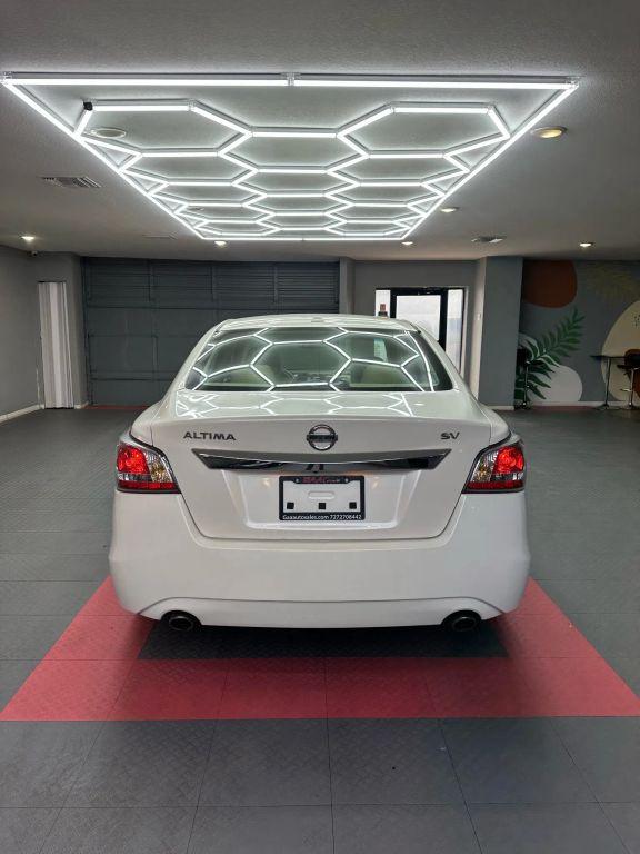 Nissan Altima - Thumbnail 11