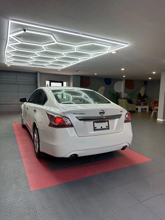 Nissan Altima - Thumbnail 10