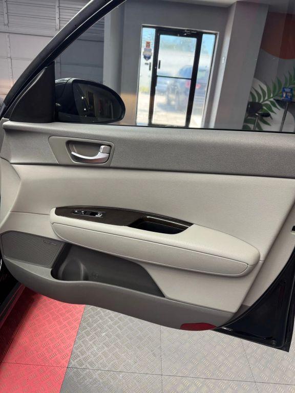 Kia Optima - Thumbnail 3