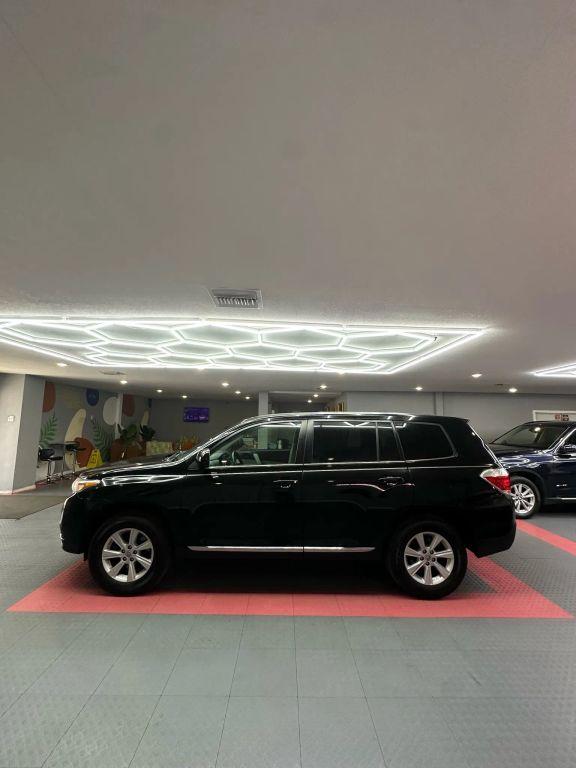 Toyota Highlander - Thumbnail 9