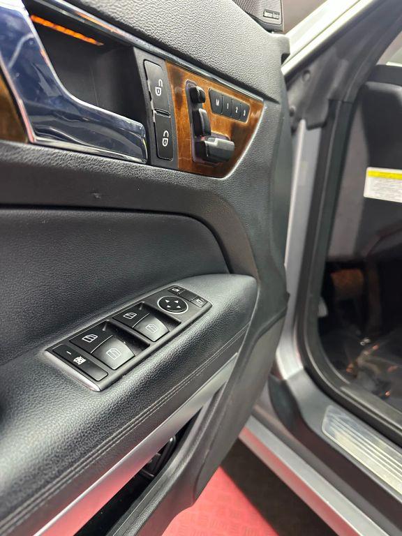 Mercedes-Benz E-Class - Thumbnail 16