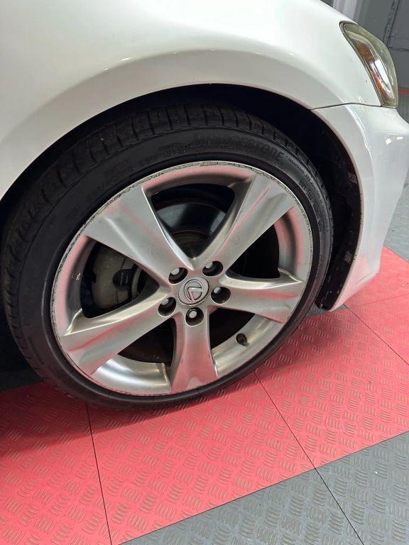 Lexus Is - Thumbnail 4