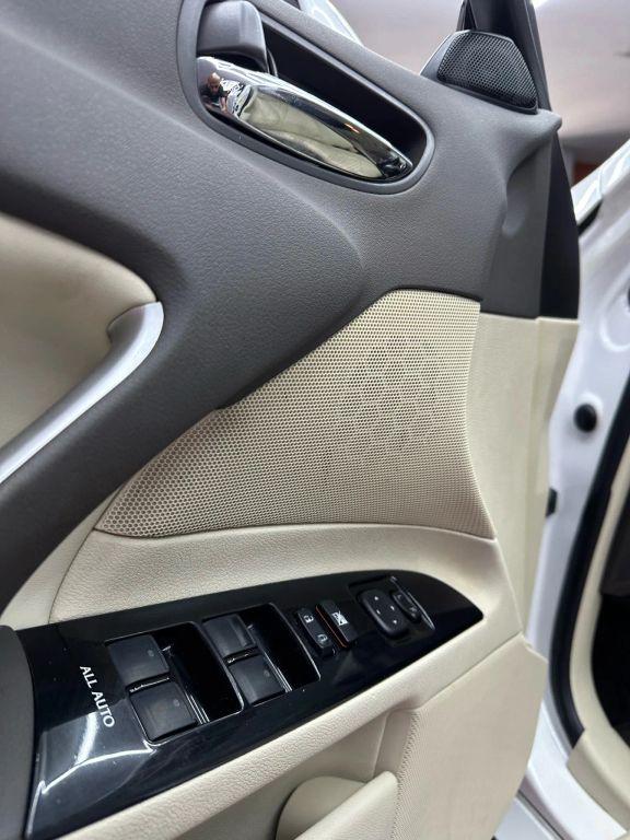 Lexus Is - Thumbnail 16