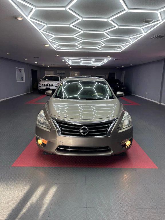 Nissan Altima - Thumbnail 8