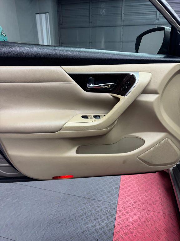 Nissan Altima - Thumbnail 17