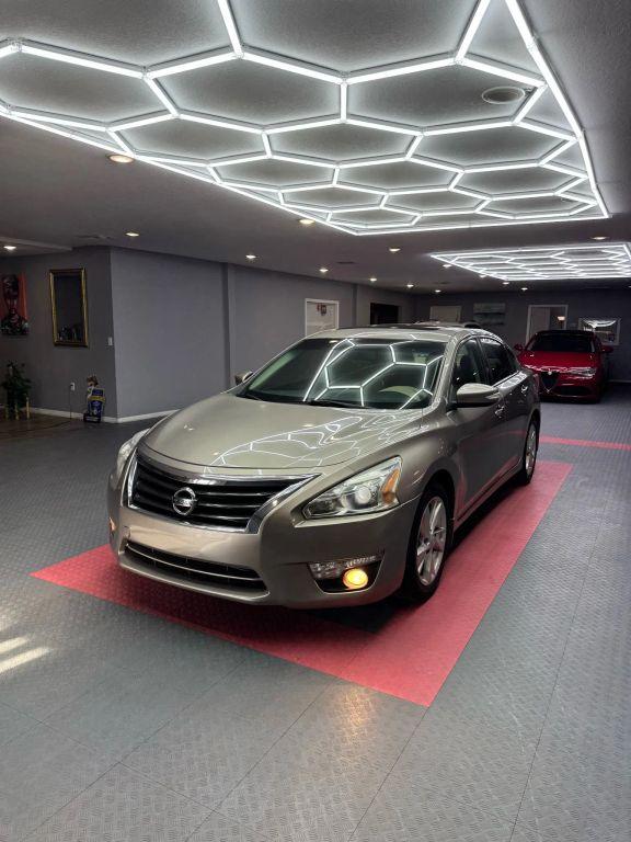 Nissan Altima - Thumbnail 9