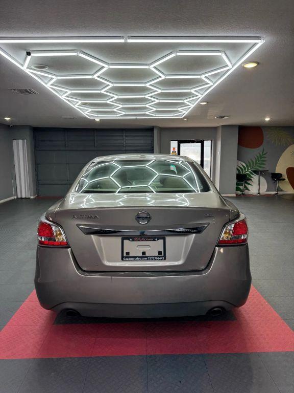 Nissan Altima - Thumbnail 12