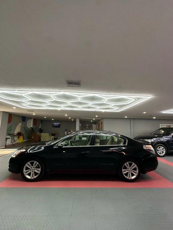 Nissan Altima - Thumbnail 10