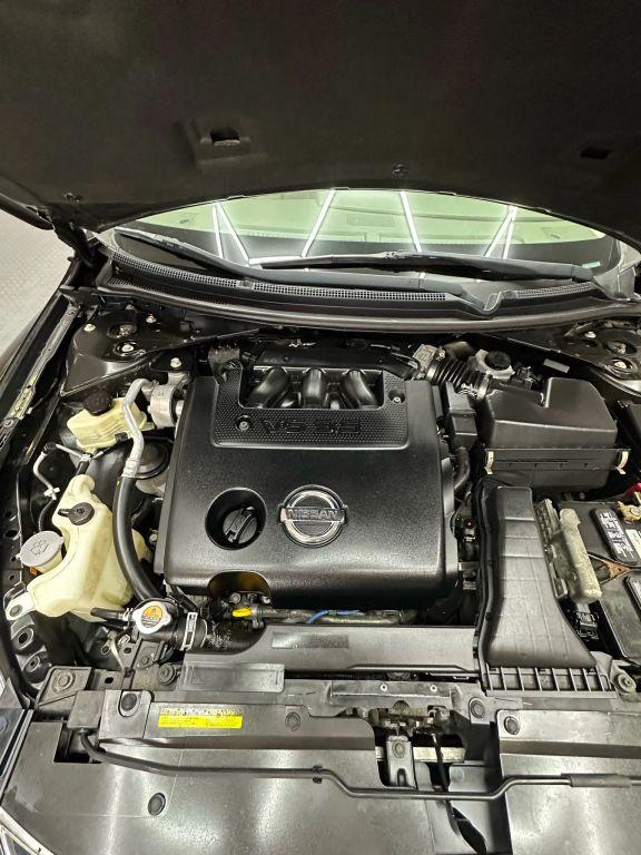 Nissan Altima - Thumbnail 5