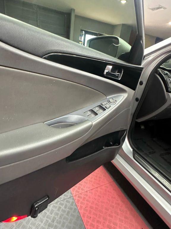 Hyundai Sonata - Thumbnail 15