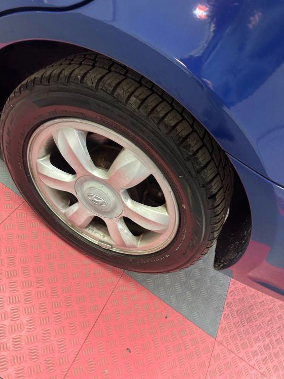 Hyundai Accent - Thumbnail 3