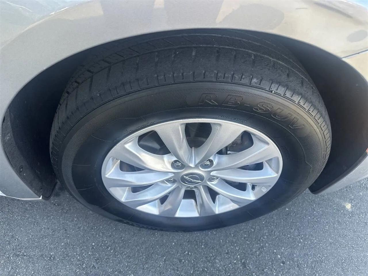 Chrysler Pacificatouring L Fwd - Thumbnail 12