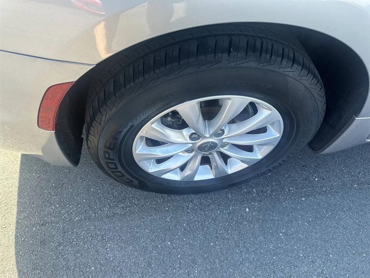 Chrysler Pacificatouring L Fwd - Thumbnail 11