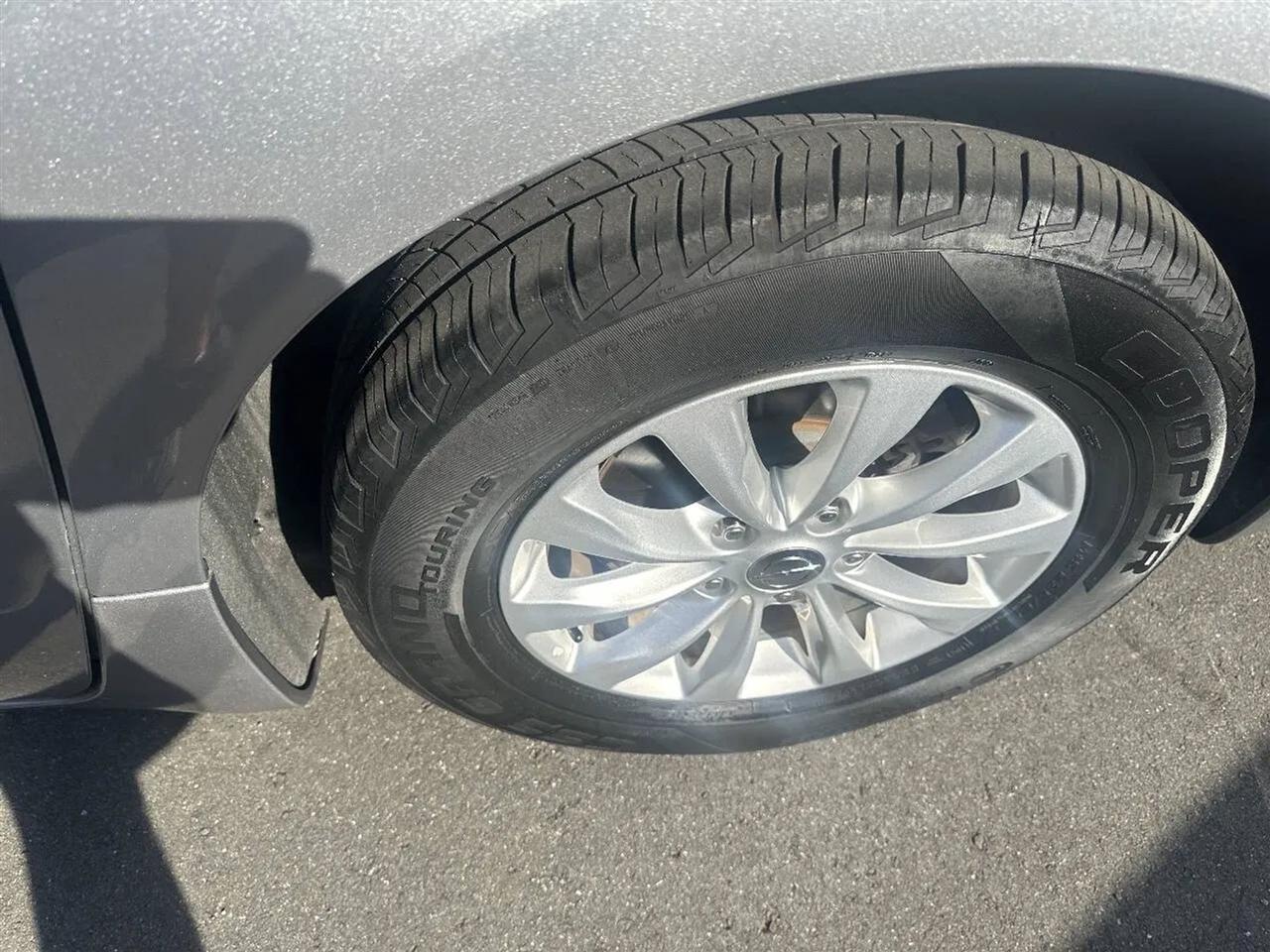 Chrysler Pacificatouring L Fwd - Thumbnail 10