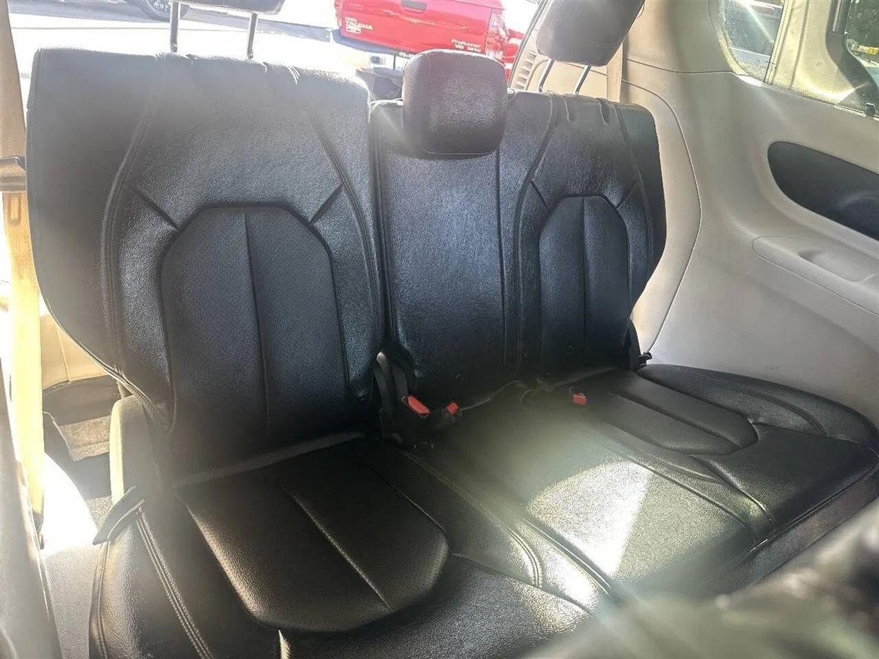 Chrysler Pacificatouring L Fwd - Thumbnail 16