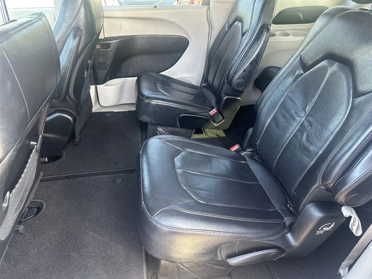 Chrysler Pacificatouring L Fwd - Thumbnail 19