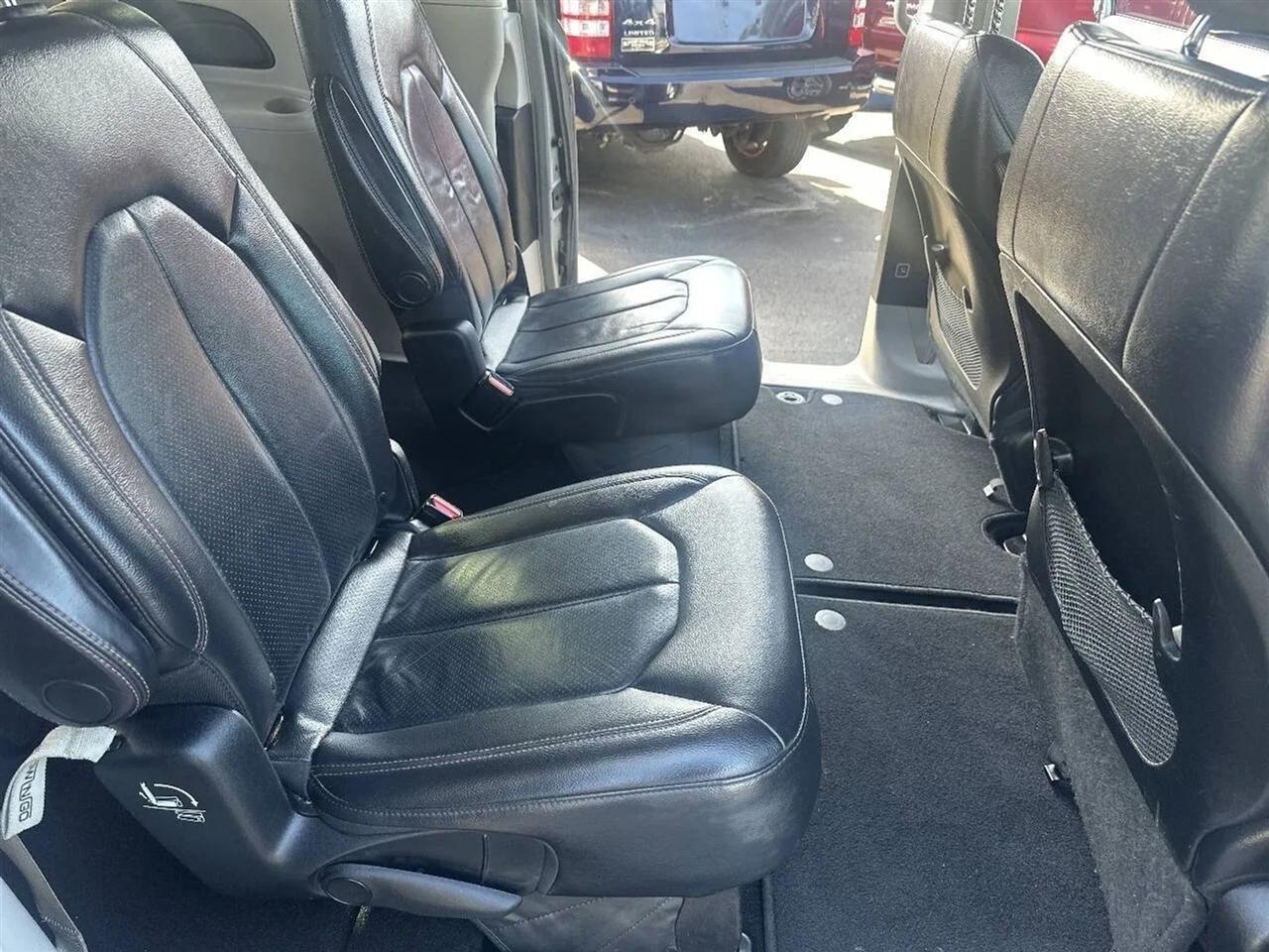 Chrysler Pacificatouring L Fwd - Thumbnail 15