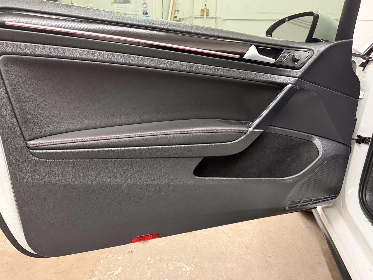 Volkswagen Gtise 6A 2-Door - Thumbnail 13