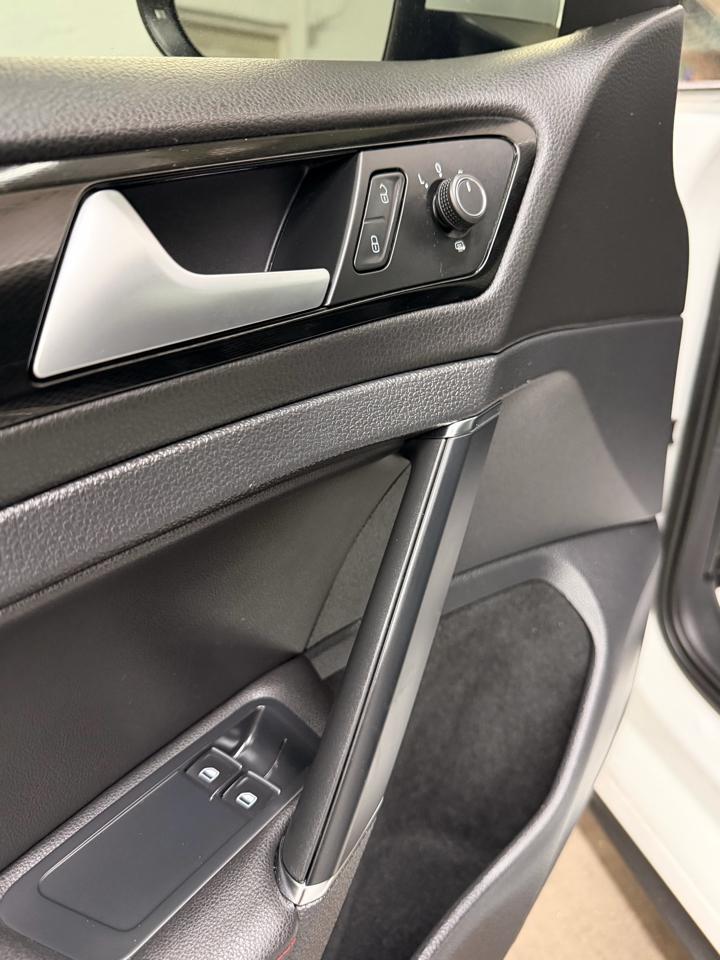 Volkswagen Gtise 6A 2-Door - Thumbnail 14