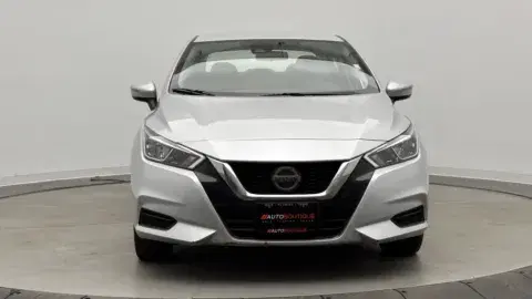 Nissan Versa Sv - Thumbnail 3