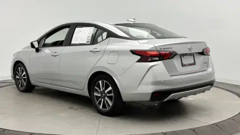 Nissan Versa Sv - Thumbnail 6