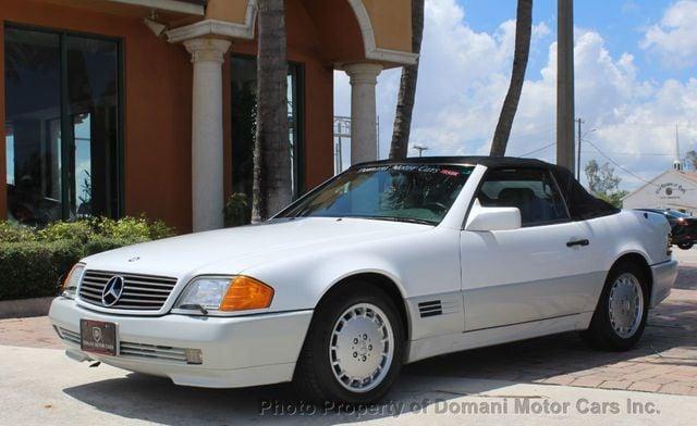 Mercedes-Benz 500 Series V8 BEST COLOR COMBINATION AND  SERVICE @ 70,026 MILES - View 1