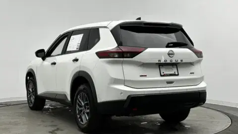 Nissan Rogue S - Thumbnail 5
