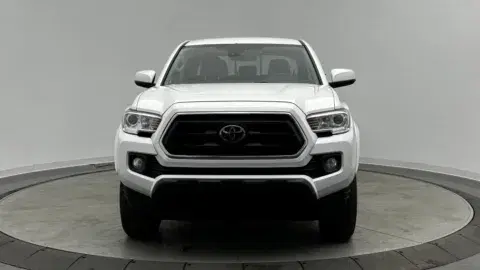Toyota Tacoma Sr5 - Thumbnail 3