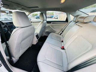 Volkswagen Passat - Thumbnail 16