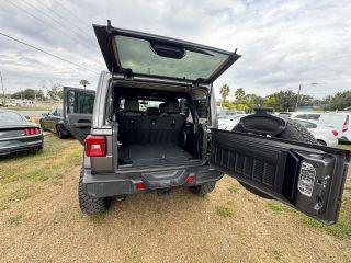 Jeep Wrangler Unlimited - Thumbnail 2