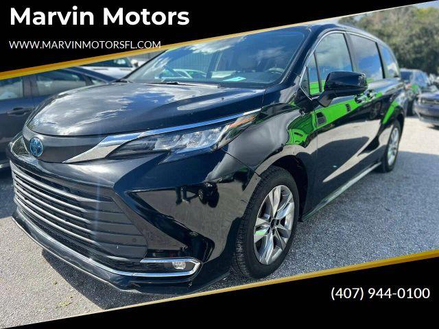 Toyota Sienna - View 1