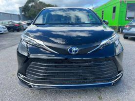 Toyota Sienna - Thumbnail 5