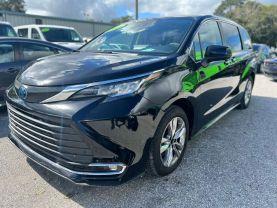 Toyota Sienna - Thumbnail 3